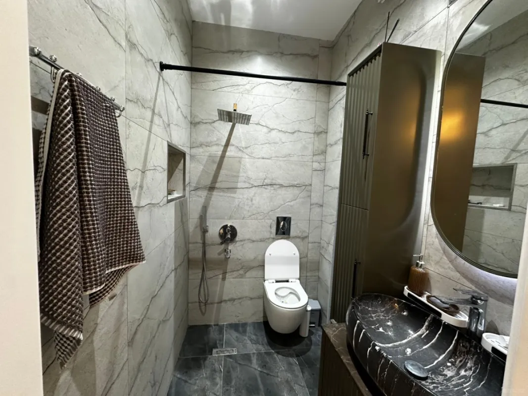 Satılır 5 otaqlı həyət evi 250 m²