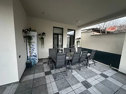 Satılır 5 otaqlı həyət evi 250 m²