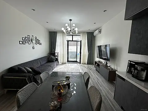 Satılır 5 otaqlı həyət evi 250 m²