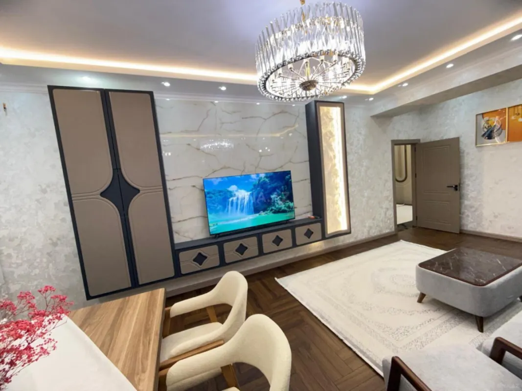 Satılır 3 otaqlı mənzil 130.5 m²