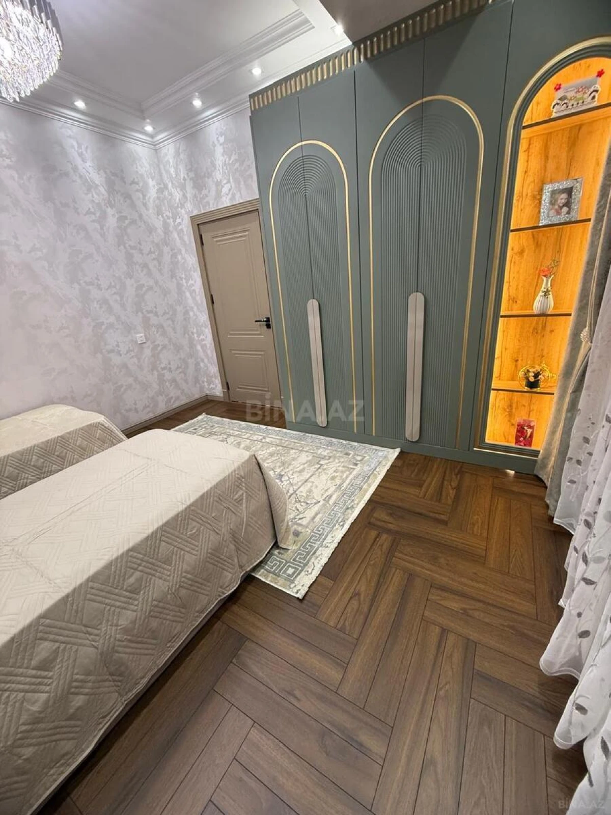 Satılır 3 otaqlı mənzil 130.5 m²