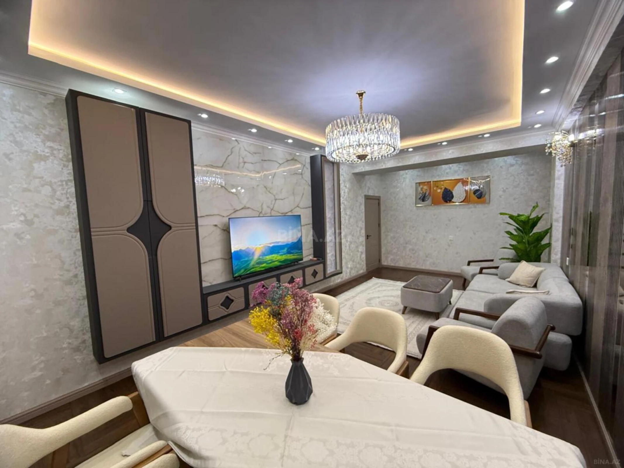 Satılır 3 otaqlı mənzil 130.5 m²