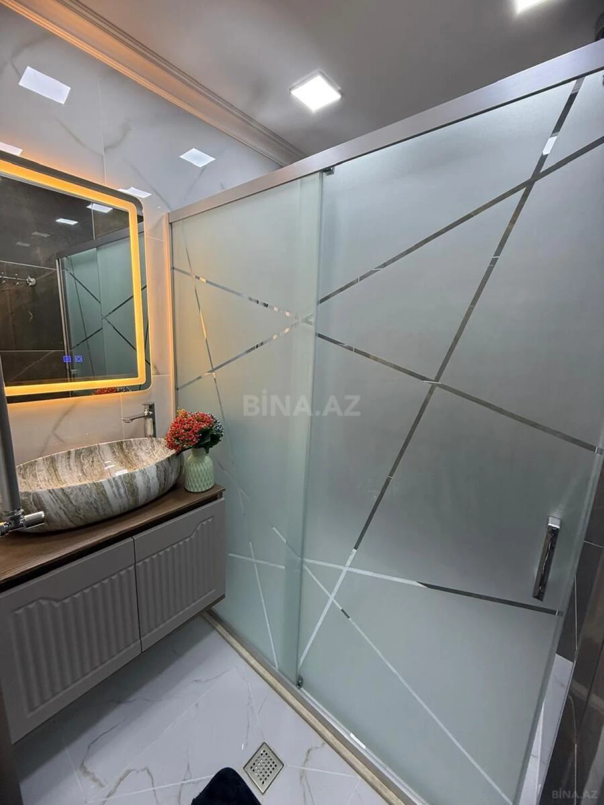 Satılır 3 otaqlı mənzil 130.5 m²