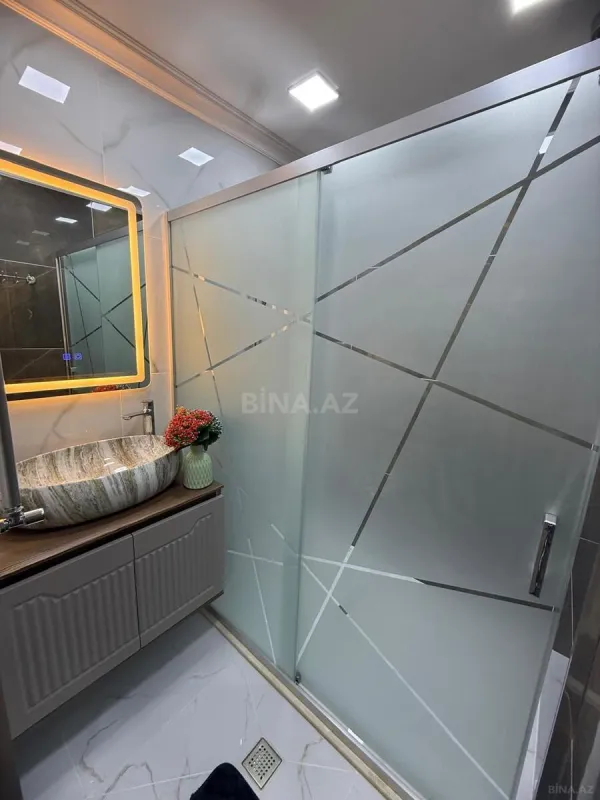 Satılır 3 otaqlı mənzil 130.5 m²