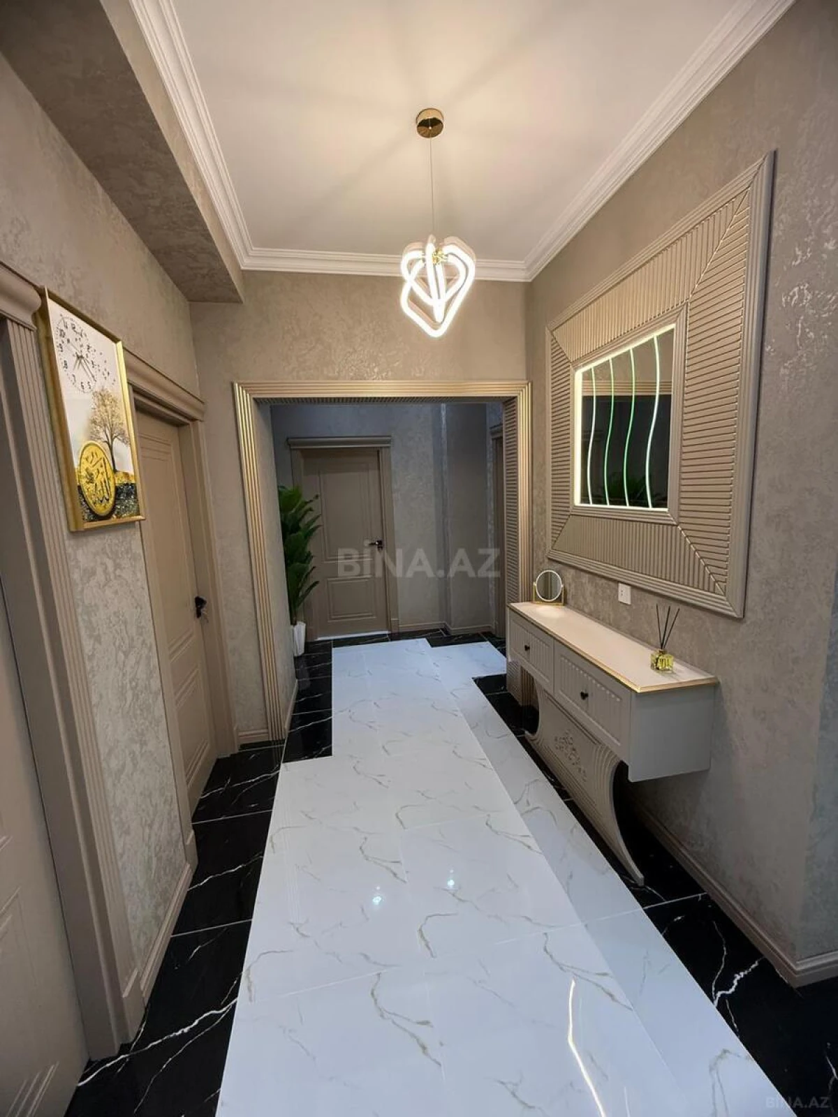 Satılır 3 otaqlı mənzil 130.5 m²