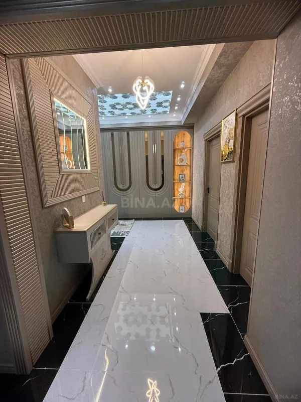 Satılır 3 otaqlı mənzil 130.5 m²