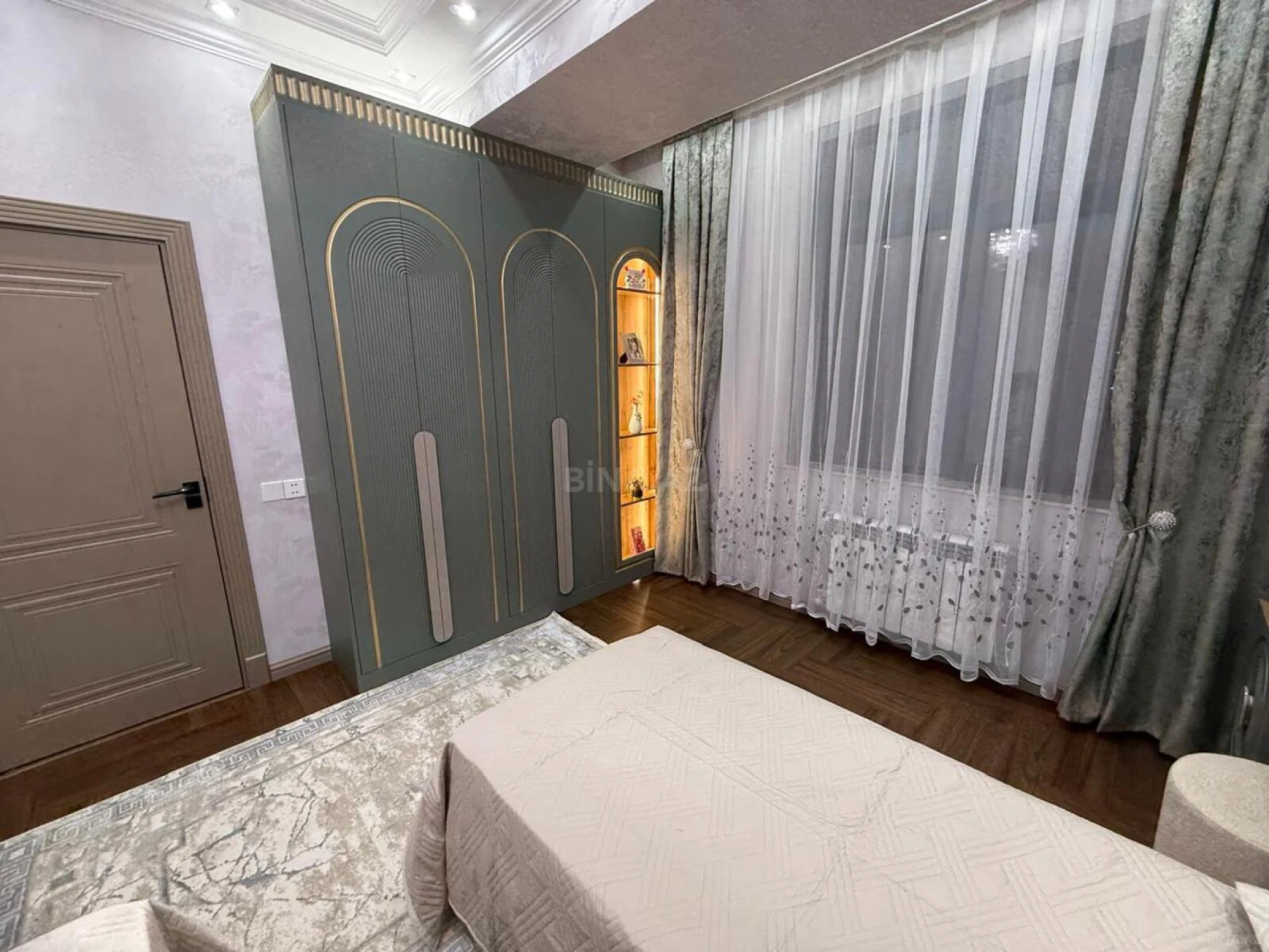 Satılır 3 otaqlı mənzil 130.5 m²
