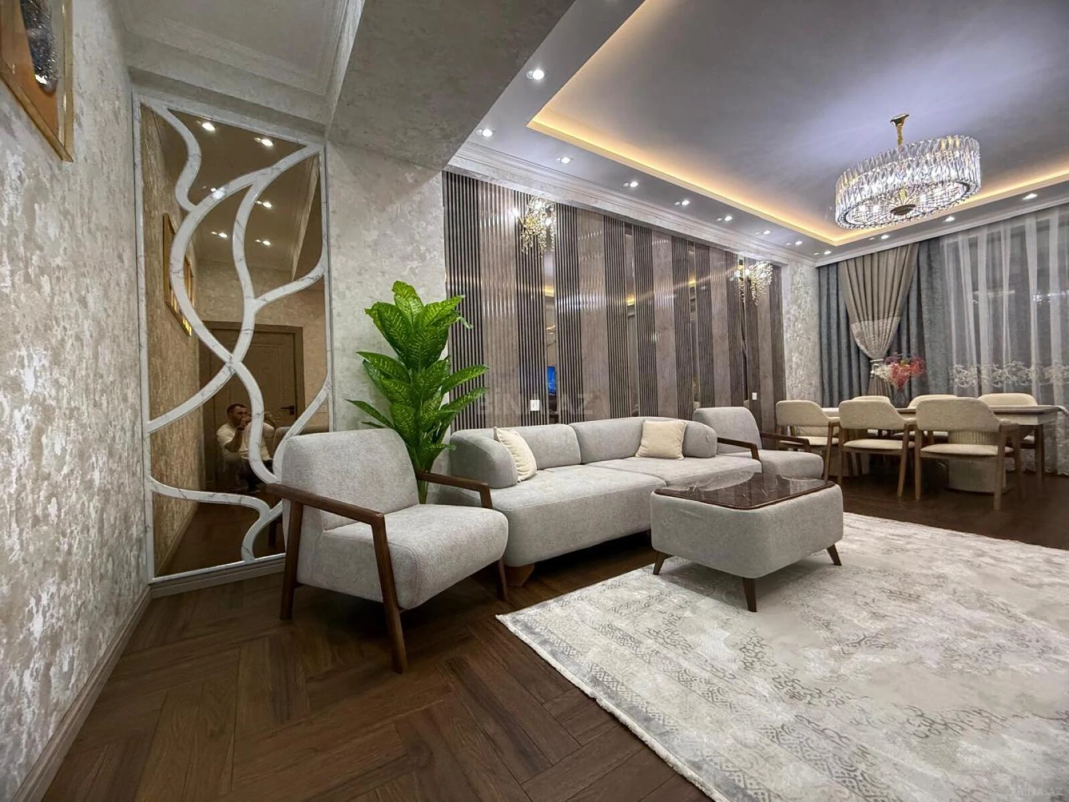 Satılır 3 otaqlı mənzil 130.5 m²