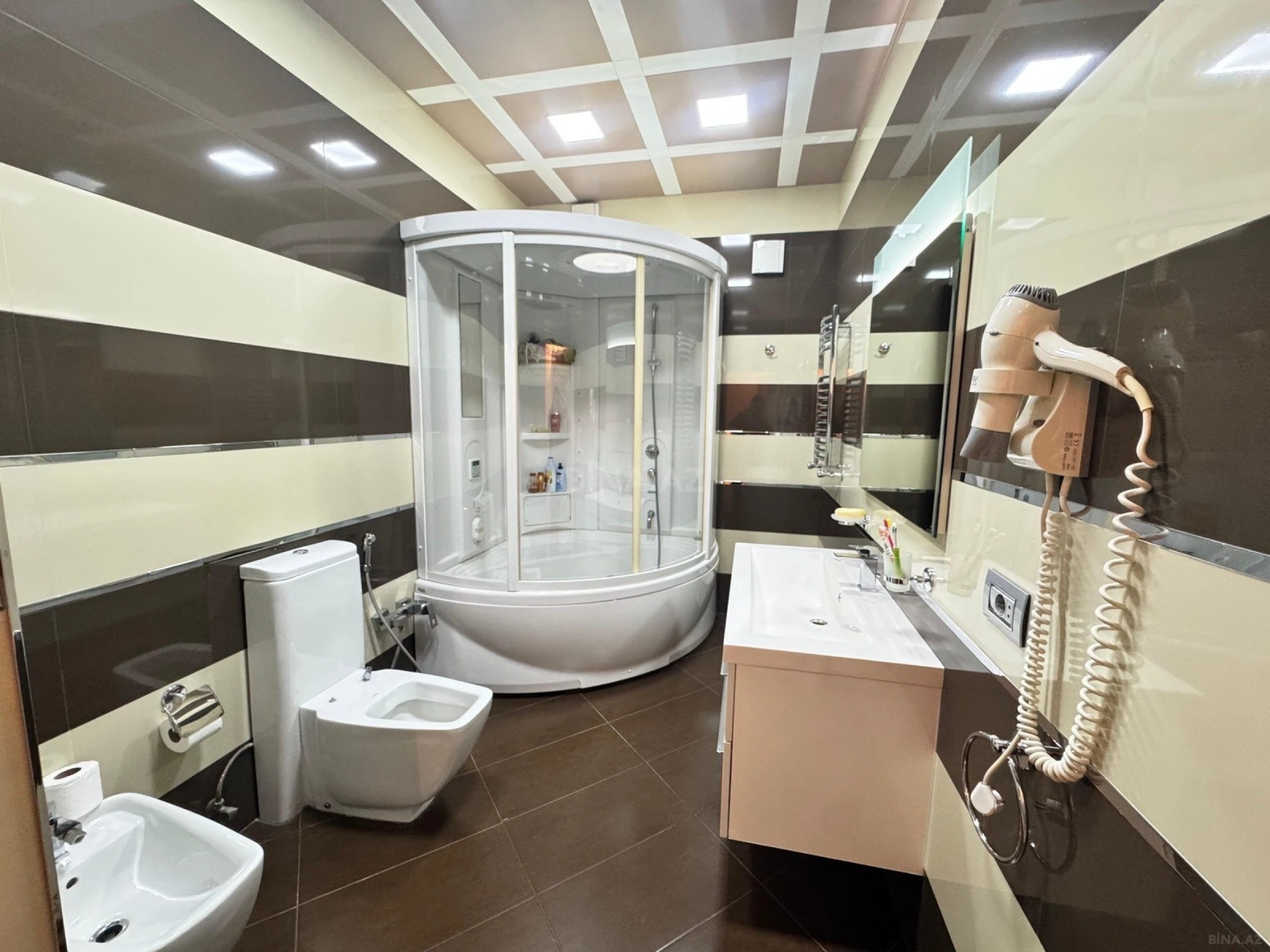 Kirayə verilir 4 otaqlı mənzil 217 m²