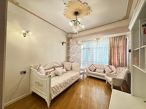 Kirayə verilir 4 otaqlı mənzil 217 m²