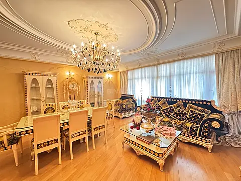 Kirayə verilir 4 otaqlı mənzil 217 m²