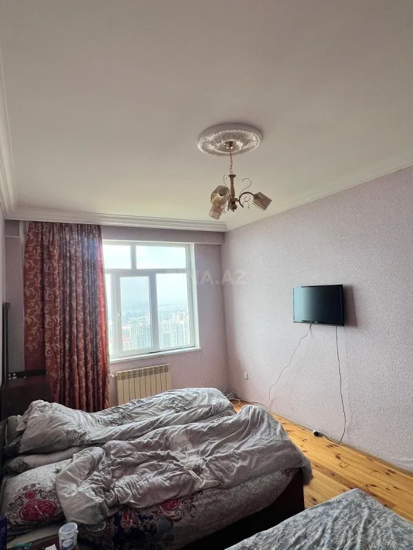 Kirayə verilir 2 otaqlı mənzil 75 m²