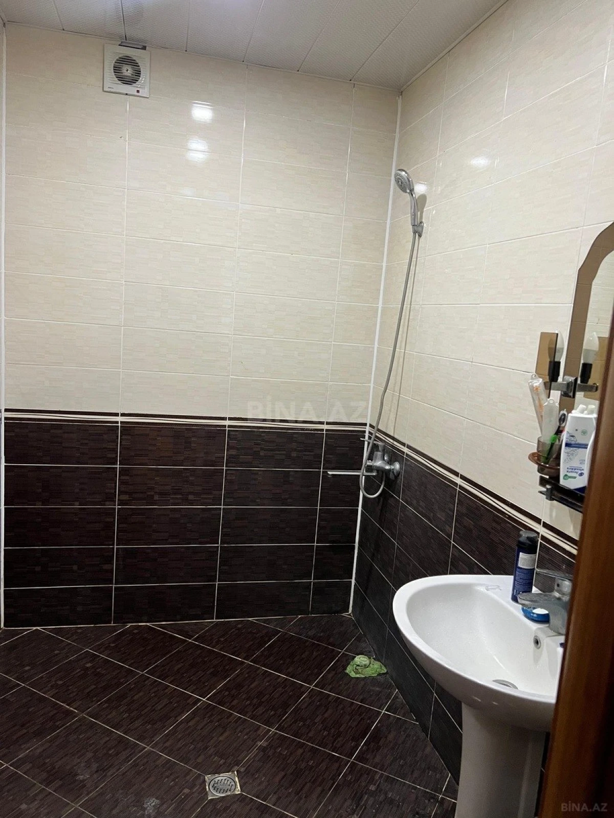 Kirayə verilir 2 otaqlı mənzil 75 m²