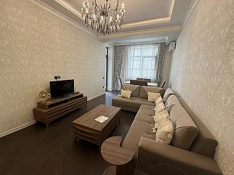 Kirayə verilir 2 otaqlı mənzil 100 m²