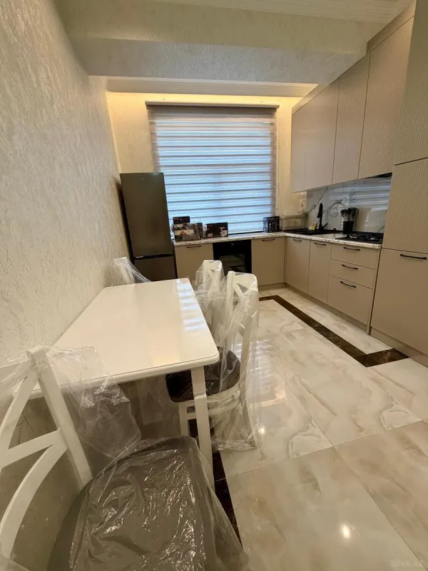 Kirayə verilir 2 otaqlı mənzil 85 m²