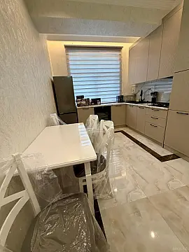 Kirayə verilir 2 otaqlı mənzil 85 m²
