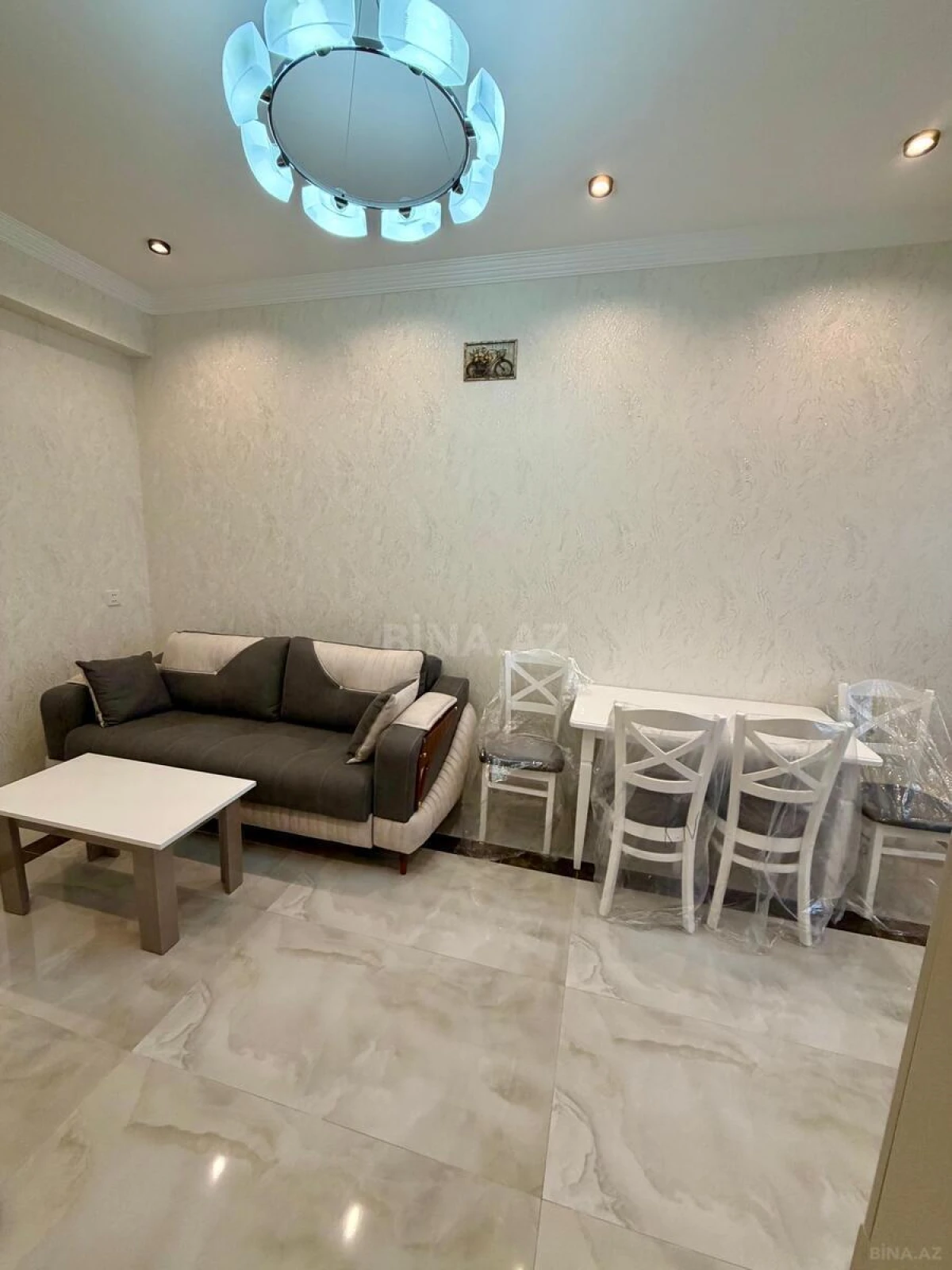 Kirayə verilir 2 otaqlı mənzil 85 m²