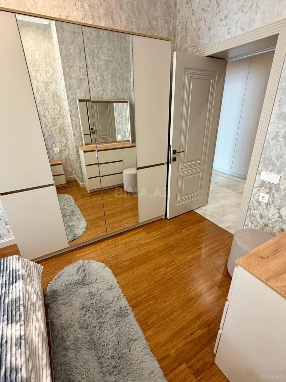 Kirayə verilir 2 otaqlı mənzil 85 m²