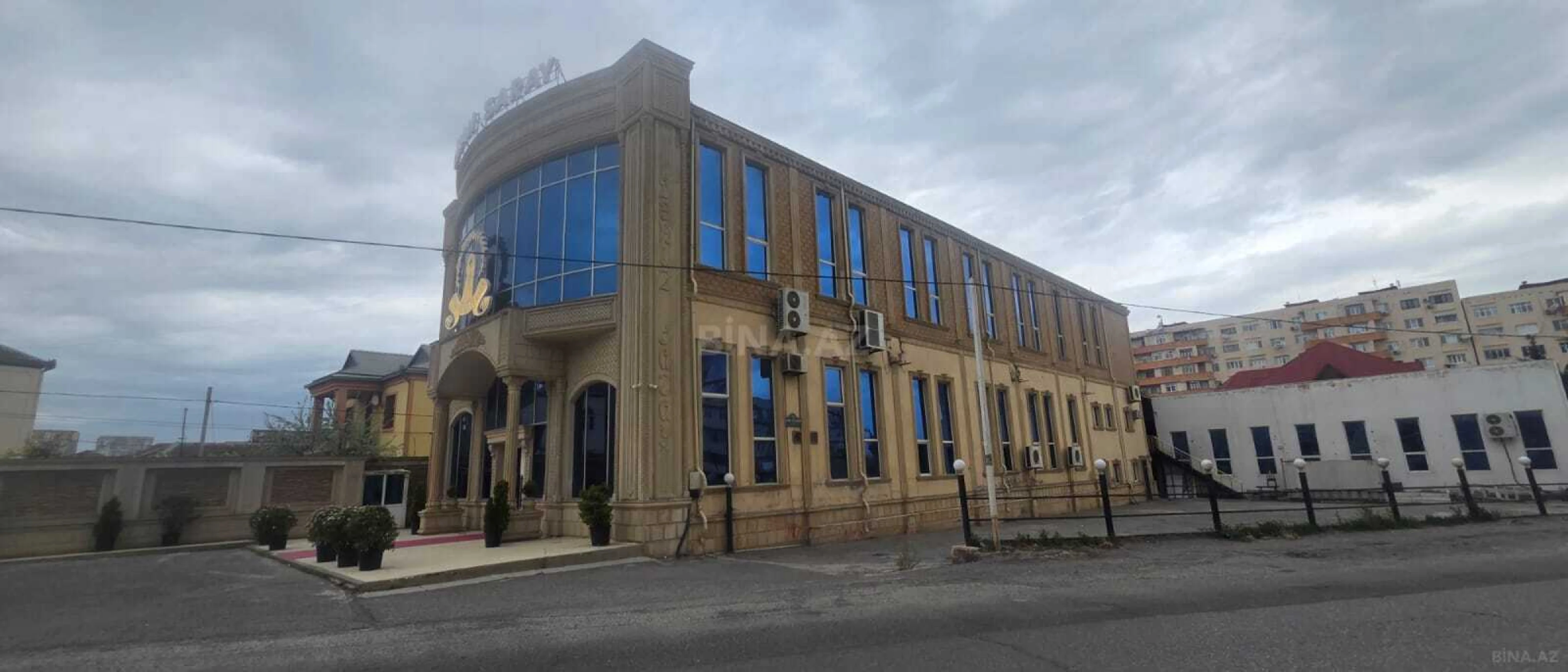 Kirayə verilir obyekt 1048.2 m²