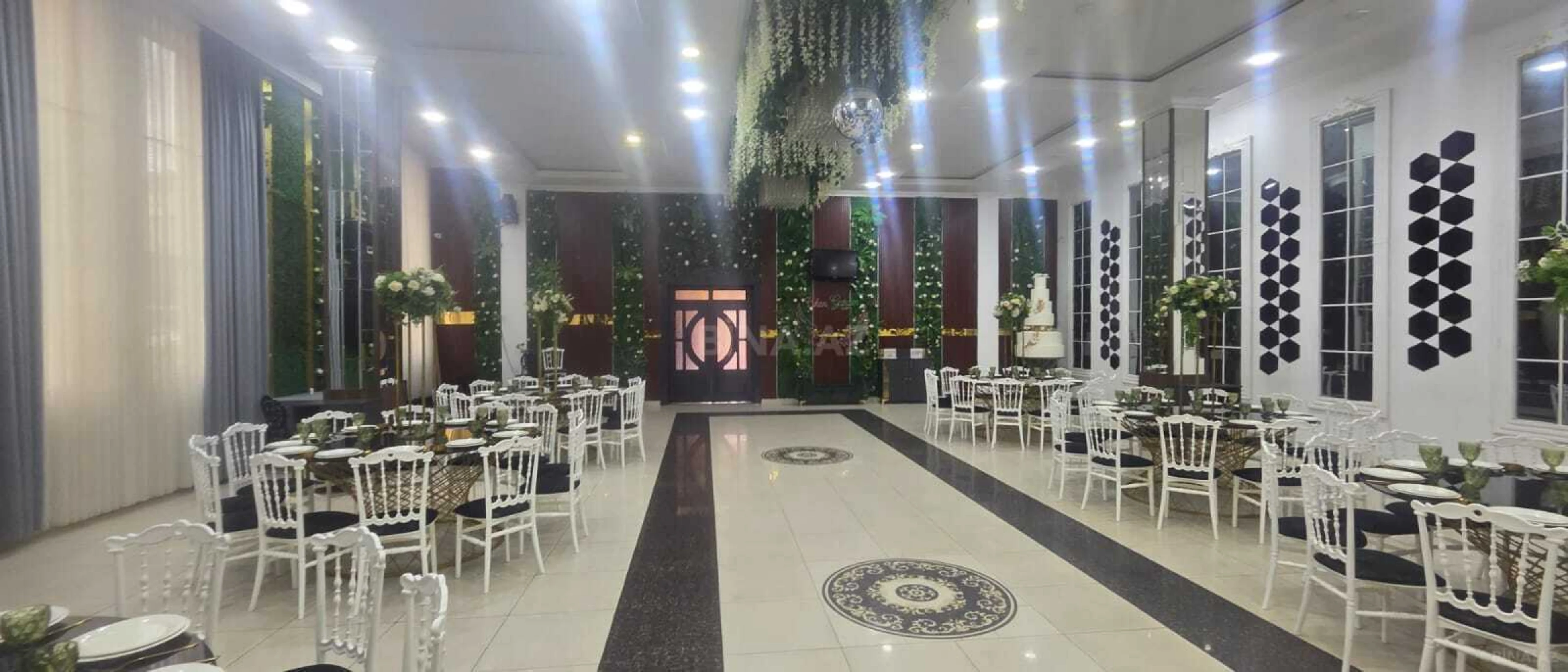 Kirayə verilir obyekt 1048.2 m²