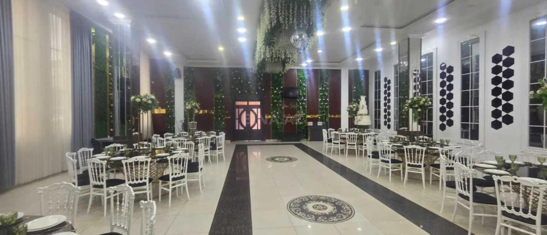 Kirayə verilir obyekt 1048.2 m²