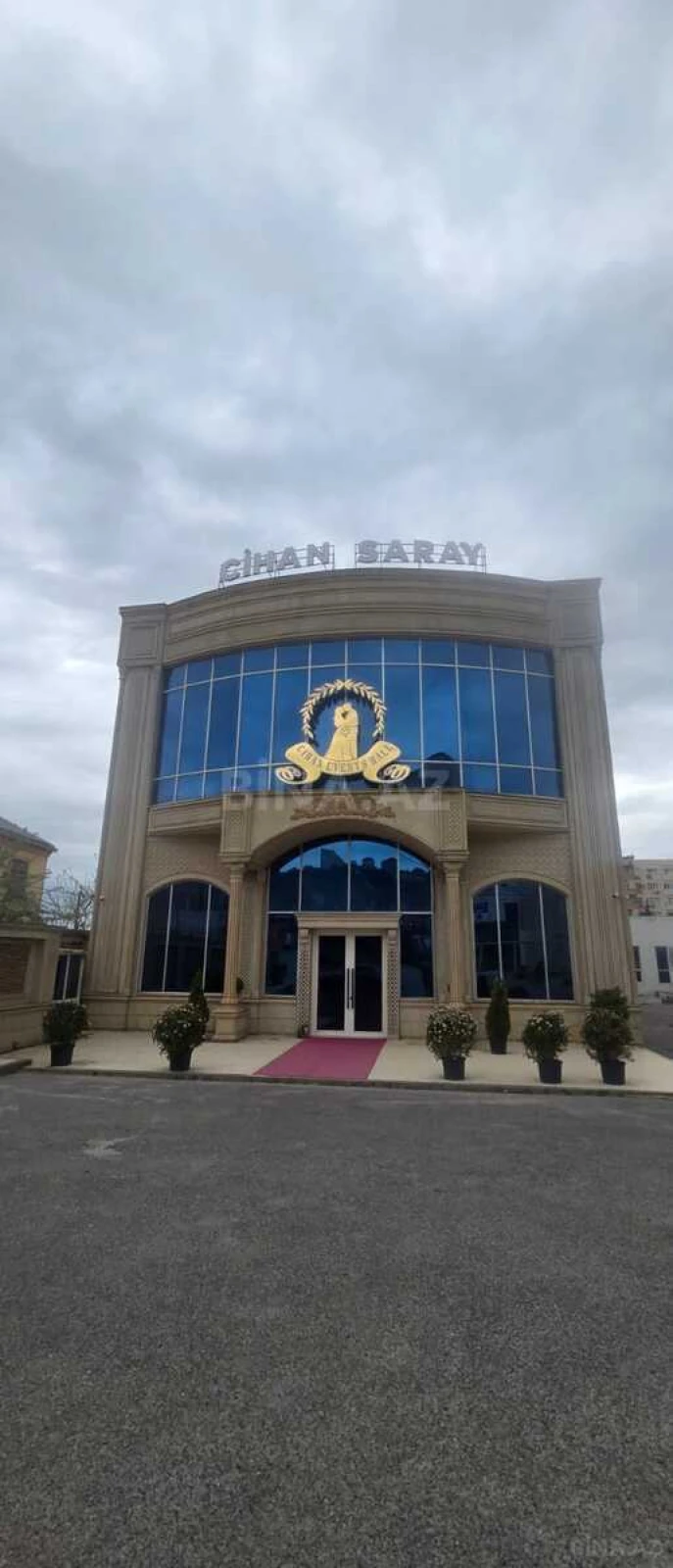 Kirayə verilir obyekt 1048.2 m²