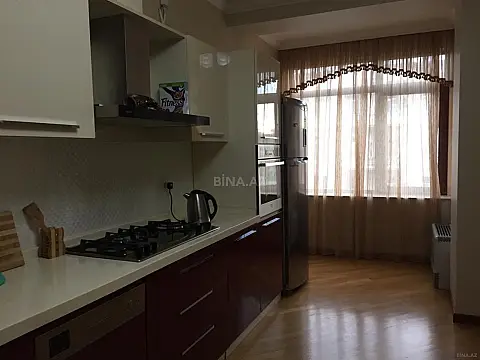 Kirayə verilir 3 otaqlı mənzil 170 m²