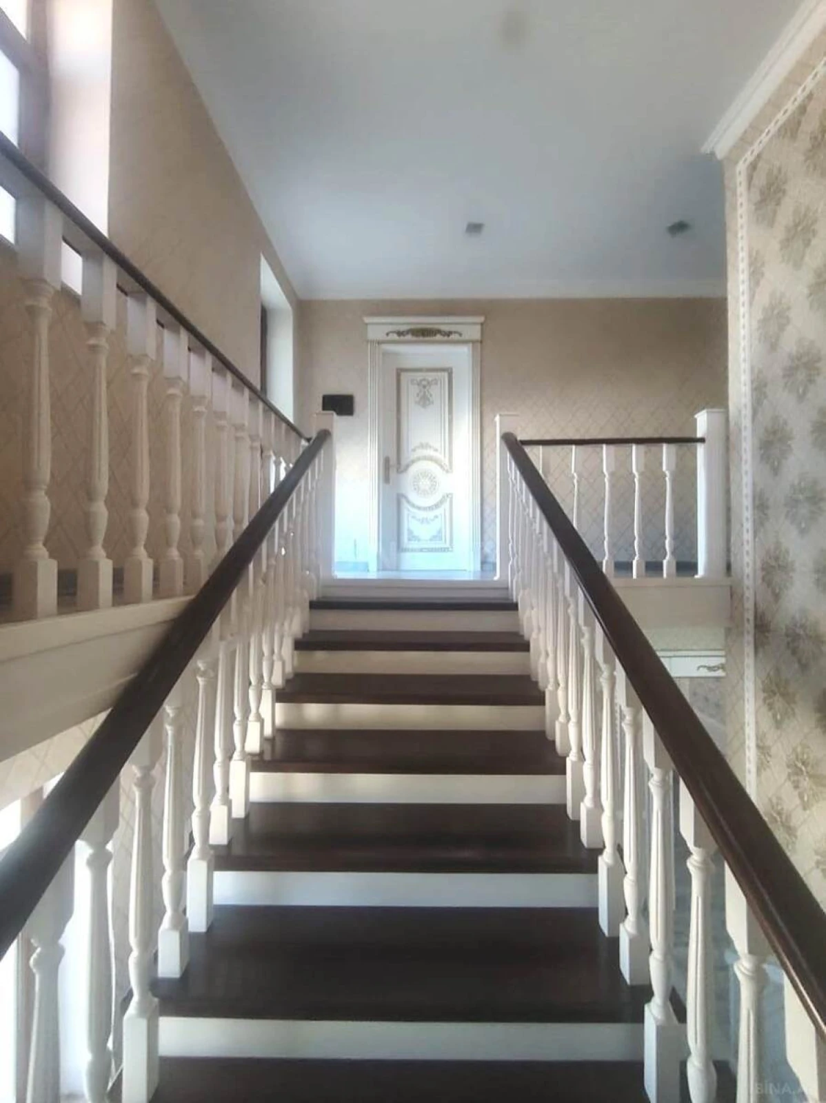 Satılır 7 otaqlı həyət evi 220 m²