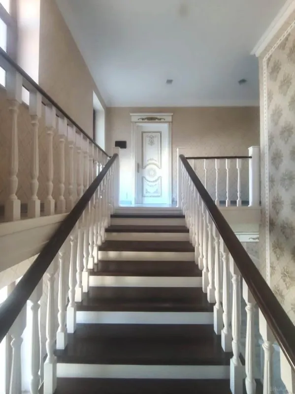 Satılır 7 otaqlı həyət evi 220 m²