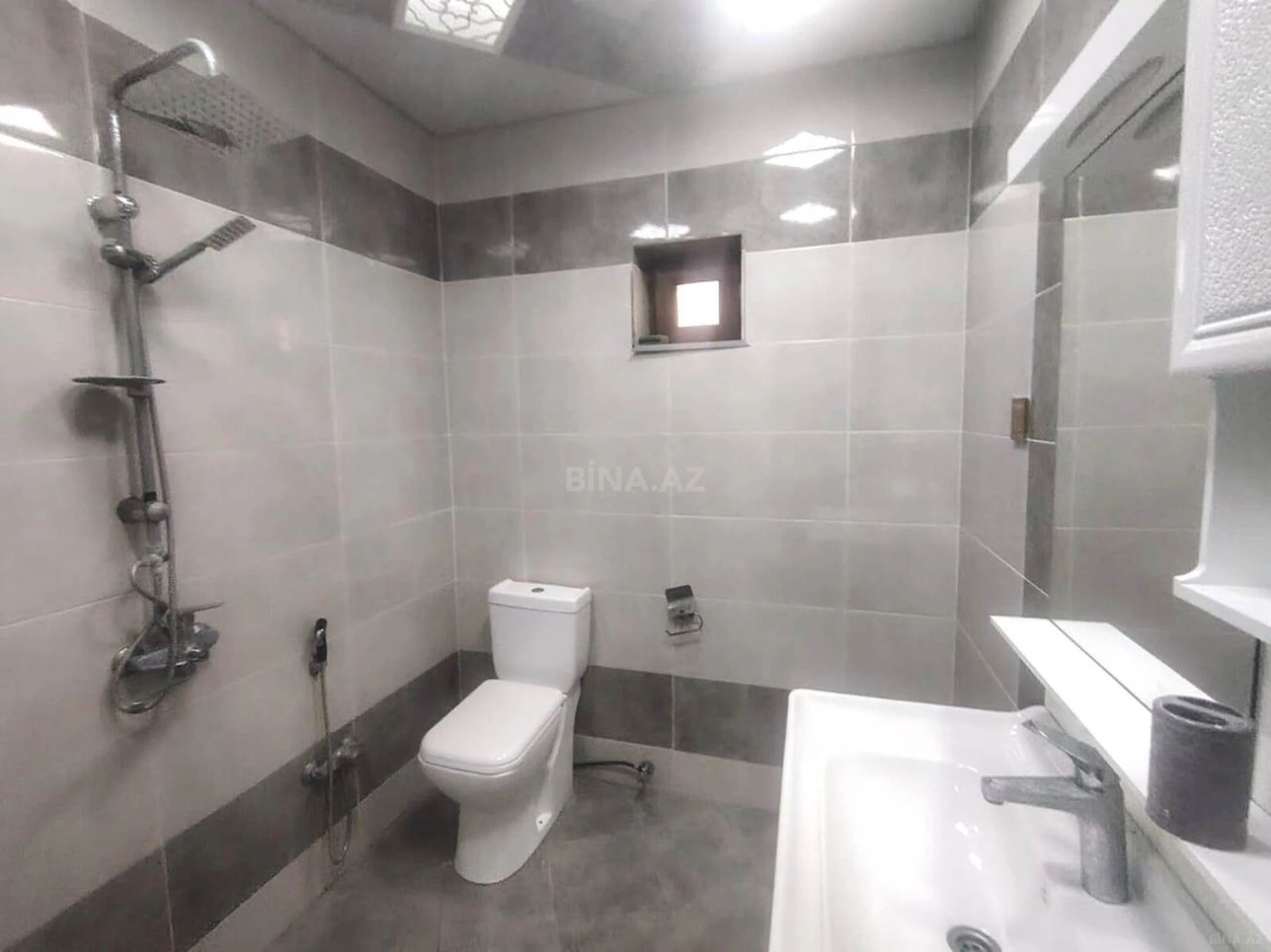 Satılır 7 otaqlı həyət evi 220 m²