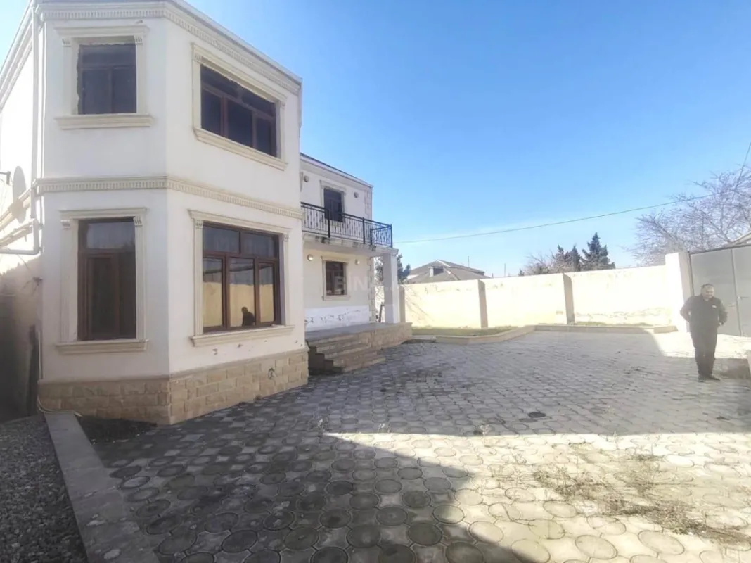 Satılır 7 otaqlı həyət evi 220 m²