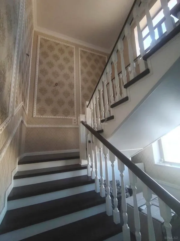 Satılır 7 otaqlı həyət evi 220 m²