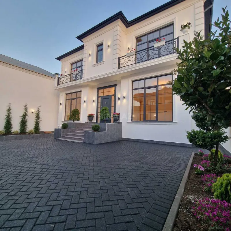 Satılır 7 otaqlı həyət evi 450 m²