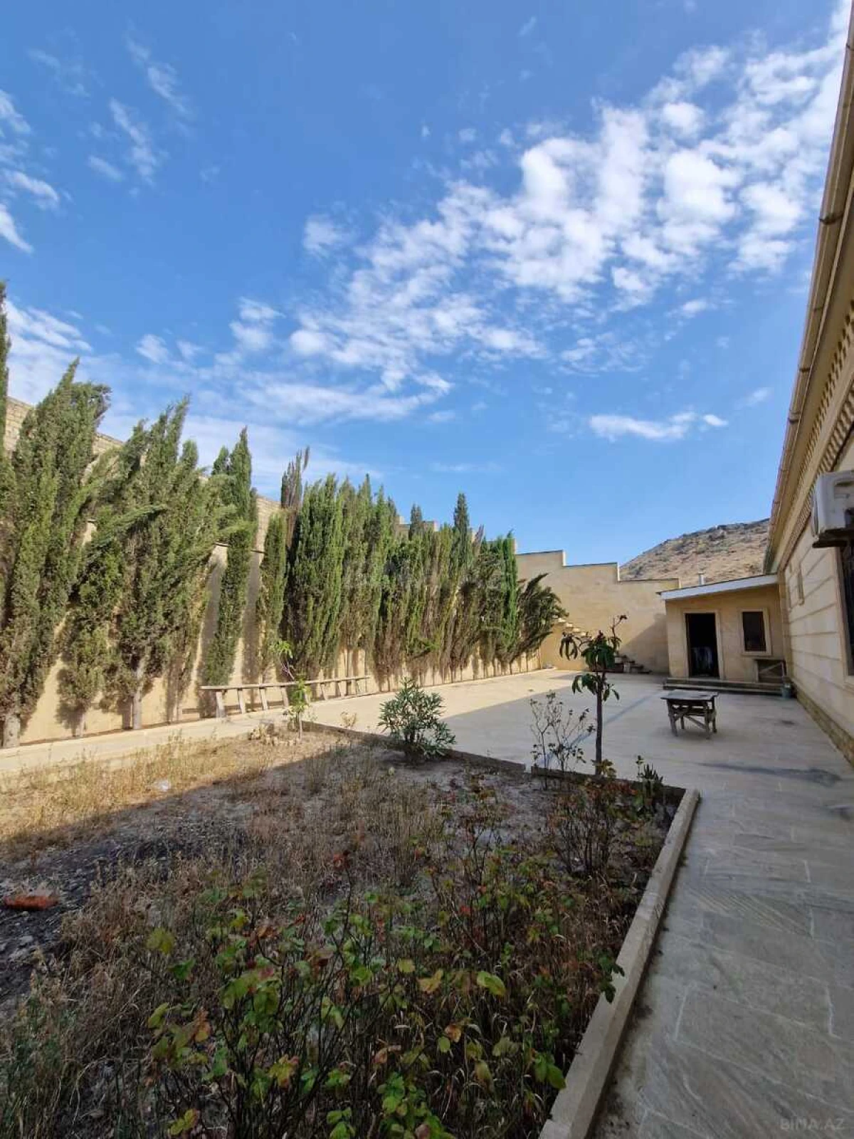 Satılır 7 otaqlı həyət evi 450 m²