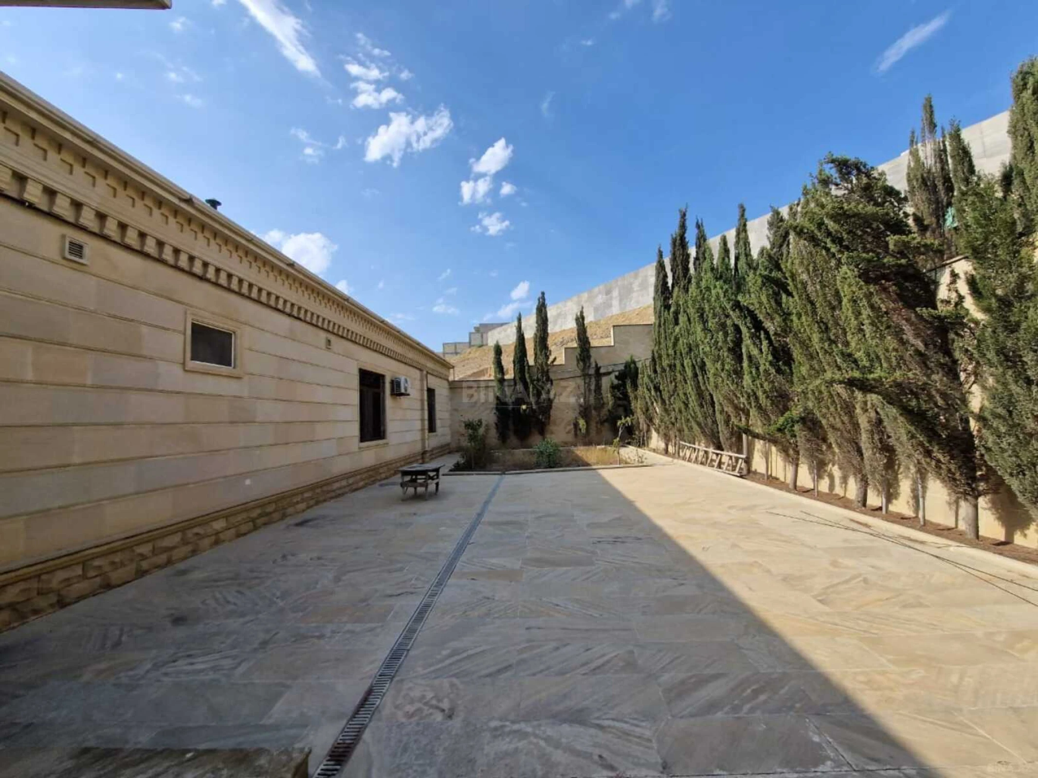 Satılır 7 otaqlı həyət evi 450 m²