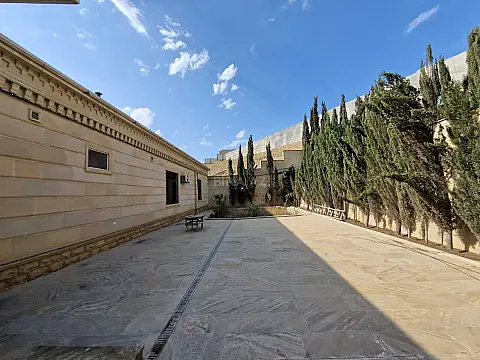 Satılır 7 otaqlı həyət evi 450 m²