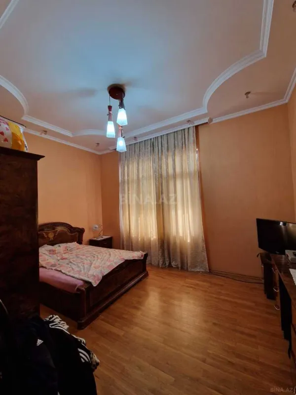 Satılır 7 otaqlı həyət evi 450 m²