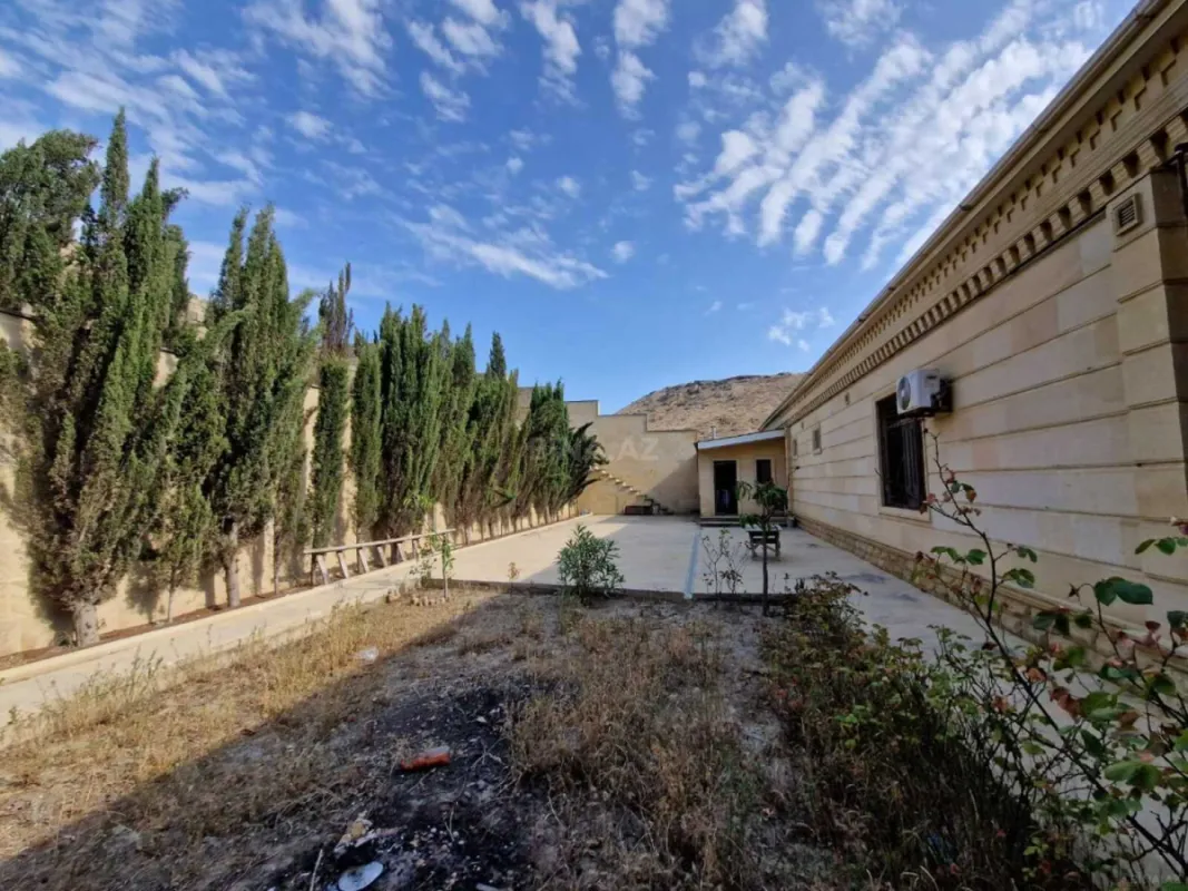 Satılır 7 otaqlı həyət evi 450 m²