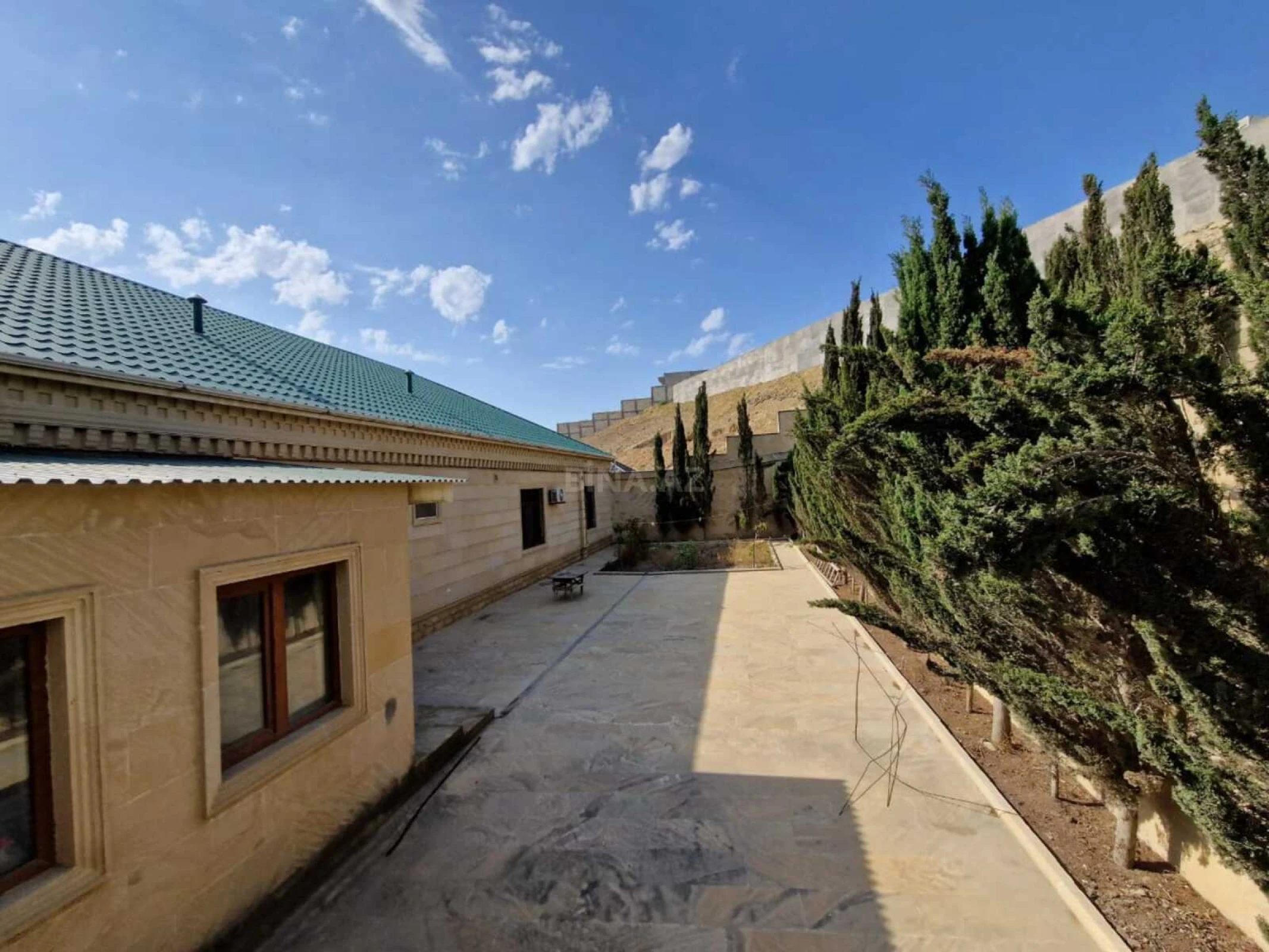 Satılır 7 otaqlı həyət evi 450 m²