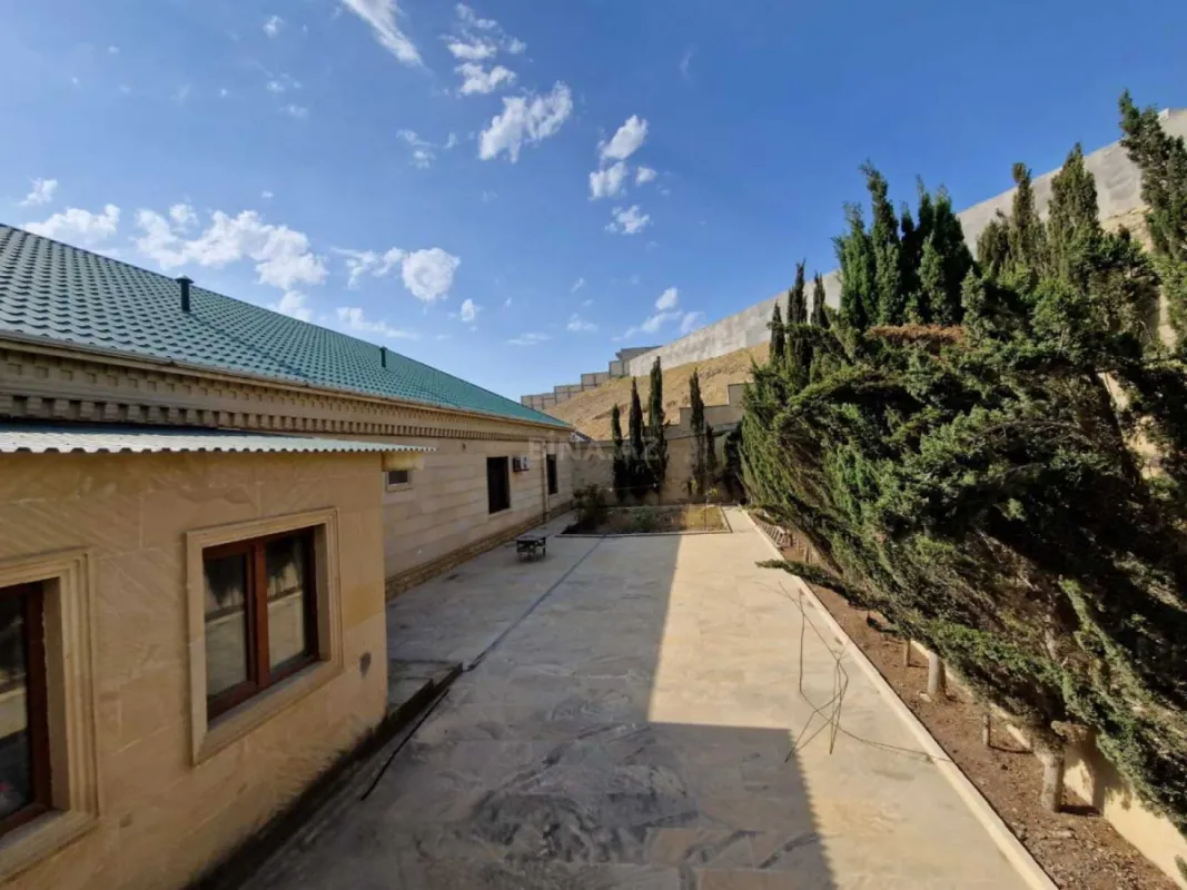 Satılır 7 otaqlı həyət evi 450 m²