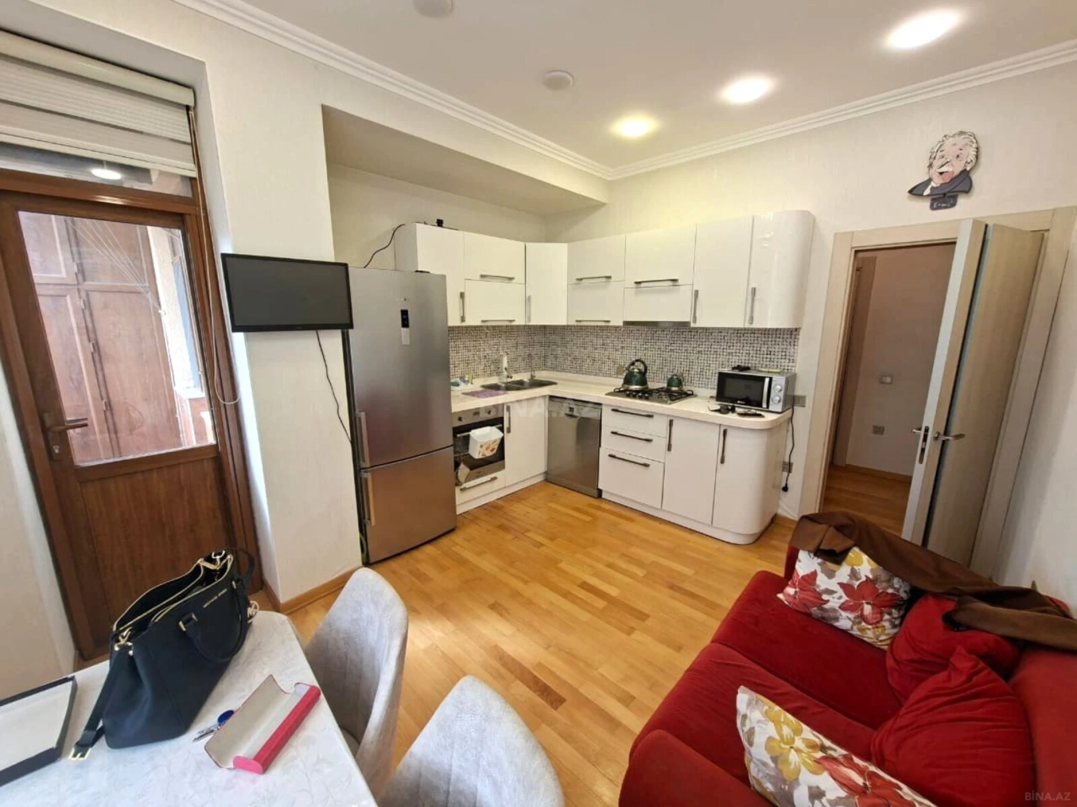 Kirayə verilir 3 otaqlı mənzil 110 m²