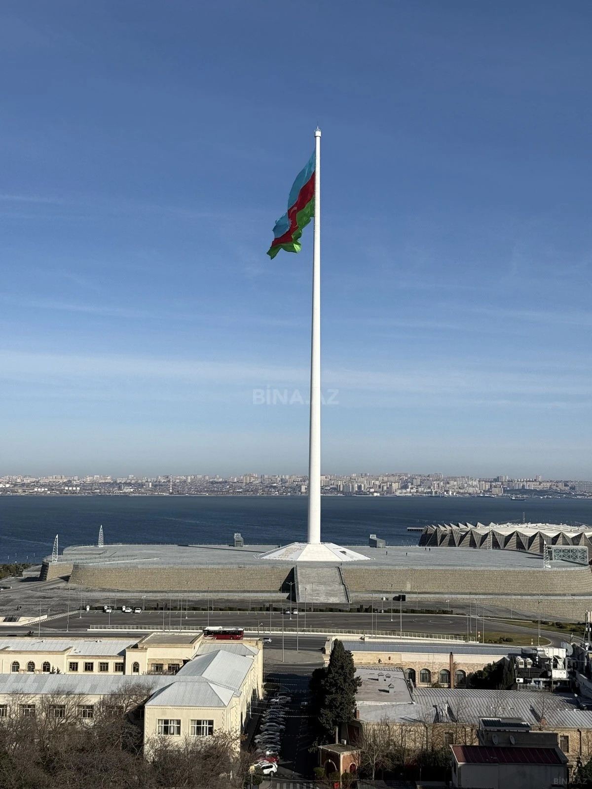 Satılır 3 otaqlı mənzil 178 m²