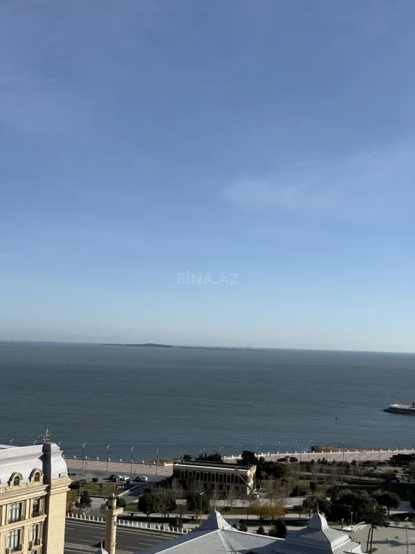 Satılır 3 otaqlı mənzil 178 m²