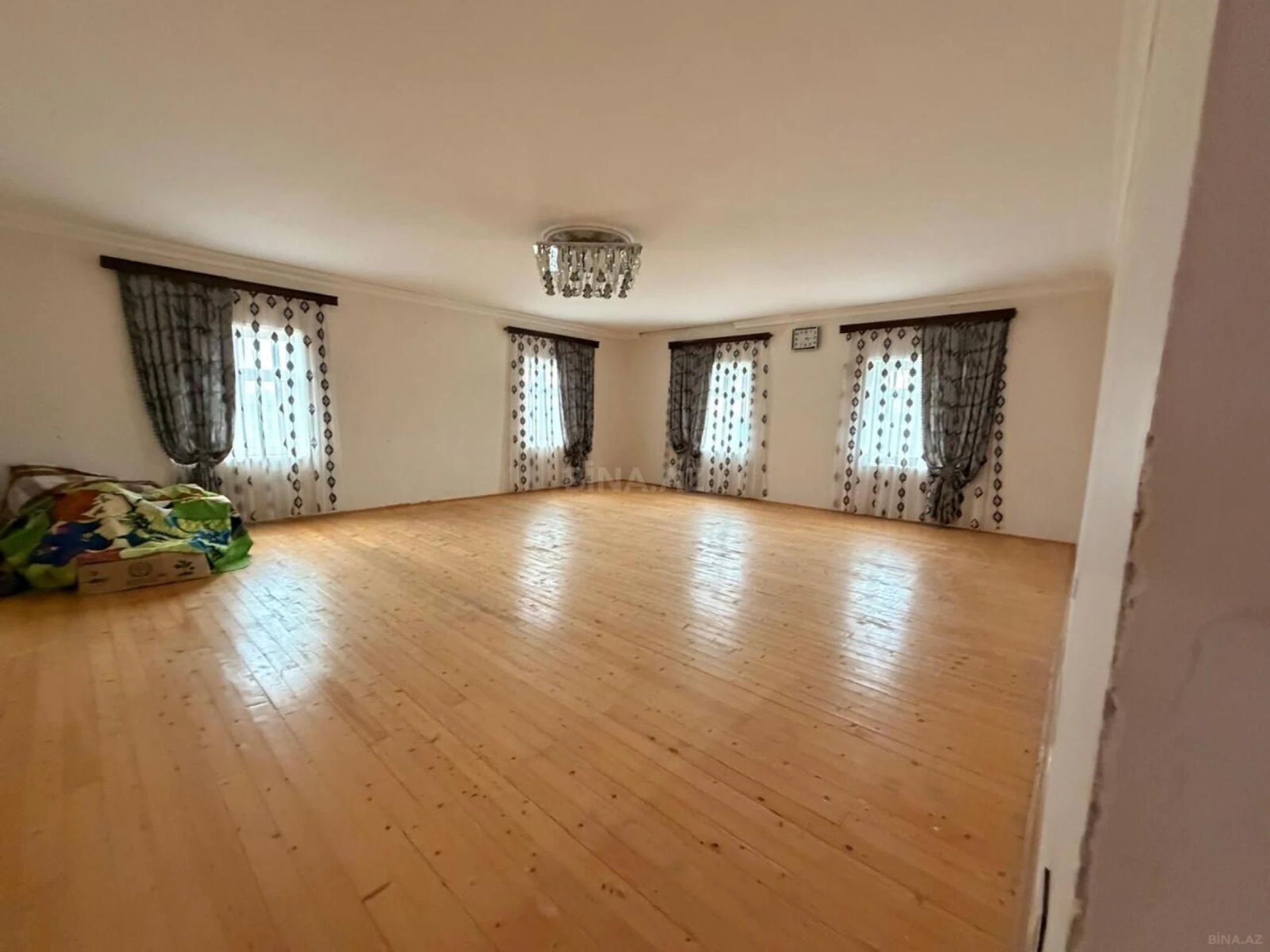 Satılır 3 otaqlı həyət evi 220 m²