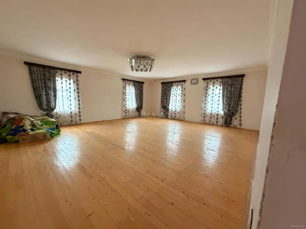 Satılır 3 otaqlı həyət evi 220 m²
