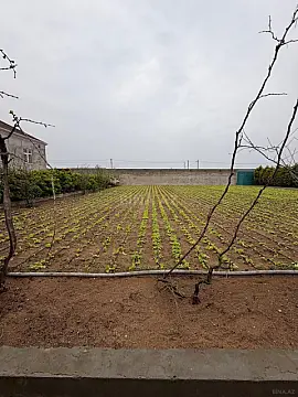 Satılır 3 otaqlı həyət evi 220 m²