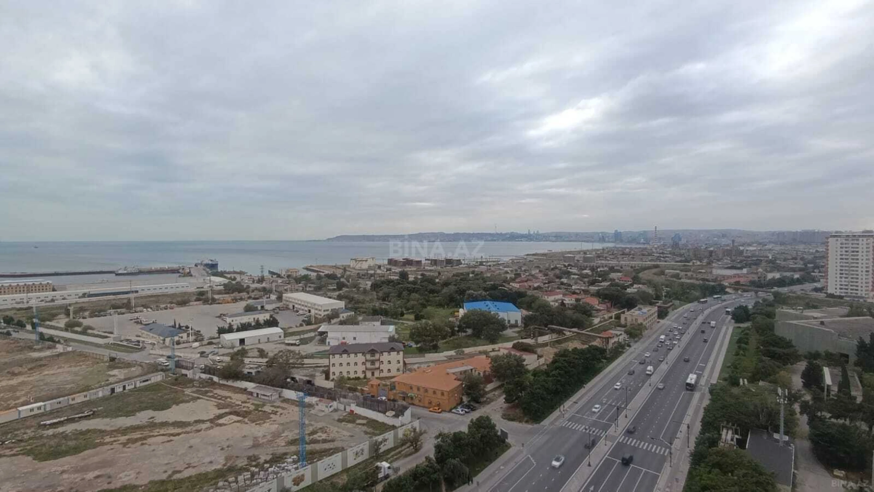 Satılır 4 otaqlı mənzil 200 m²