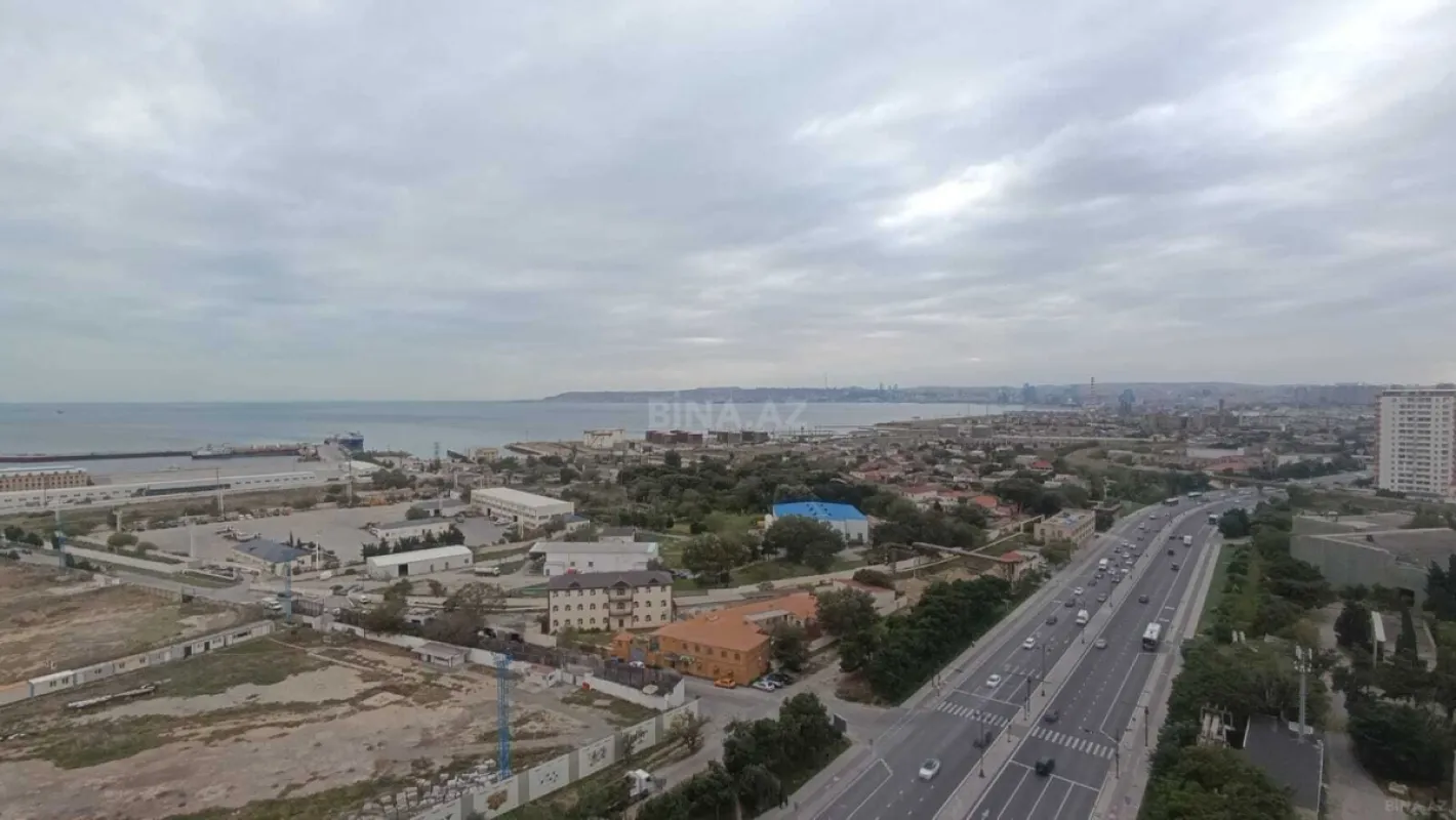 Satılır 4 otaqlı mənzil 200 m²