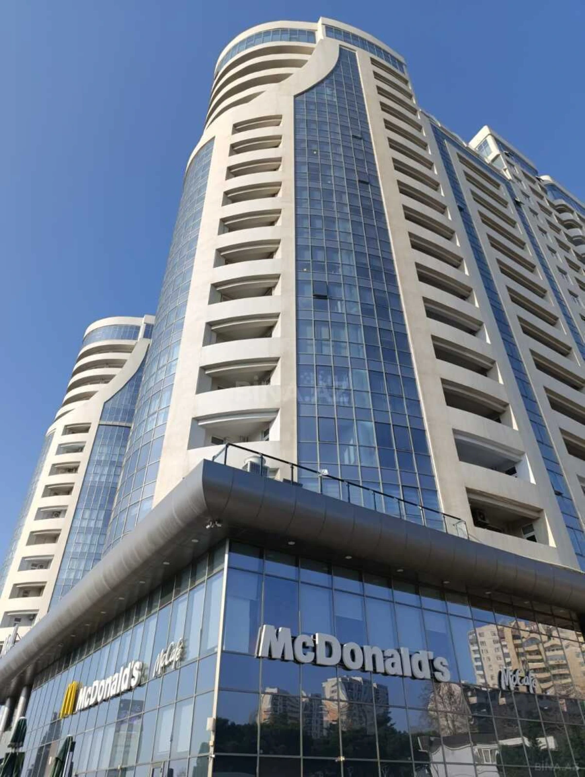 Satılır 4 otaqlı mənzil 200 m²