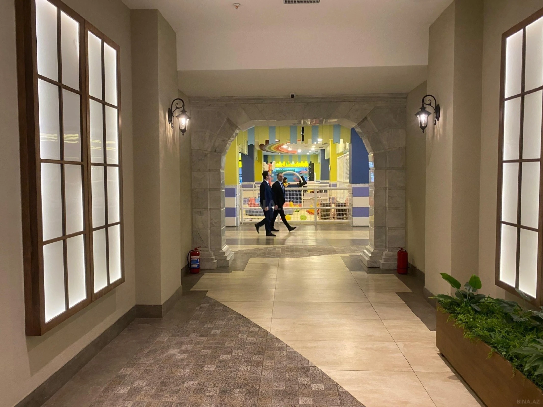 Satılır 4 otaqlı mənzil 200 m²